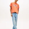 Tommy Jeans T-Shirt mit gewelltem Flaggenlogo Tommy Jeans T-Shirt mit gewelltem Flaggenlogo