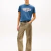 Tommy Jeans T-Shirt mit gewelltem Flaggenlogo Tommy Jeans T-Shirt mit gewelltem Flaggenlogo