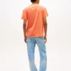 Tommy Jeans T-Shirt mit gewelltem Flaggenlogo Tommy Jeans T-Shirt mit gewelltem Flaggenlogo