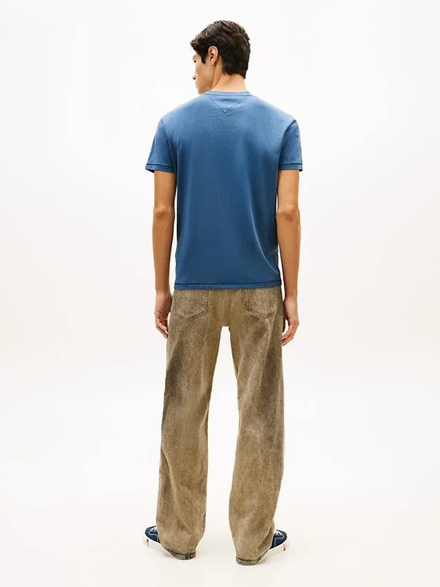 Tommy Jeans T-Shirt mit gewelltem Flaggenlogo Tommy Jeans T-Shirt mit gewelltem Flaggenlogo
