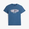 Tommy Jeans T-Shirt mit gewelltem Flaggenlogo Tommy Jeans T-Shirt mit gewelltem Flaggenlogo
