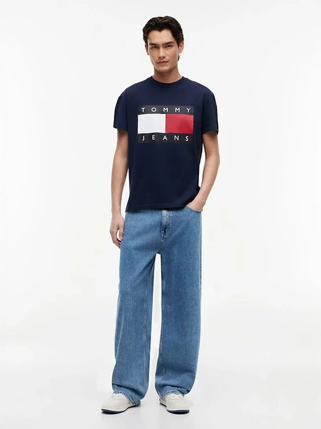 Tommy Jeans T-Shirt mit großem Flaggenlogo Tommy Jeans T-Shirt mit großem Flaggenlogo