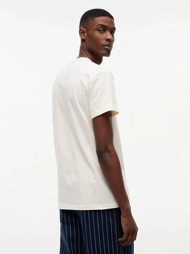 Tommy Jeans T-Shirt mit großem Flaggenlogo Tommy Jeans T-Shirt mit großem Flaggenlogo