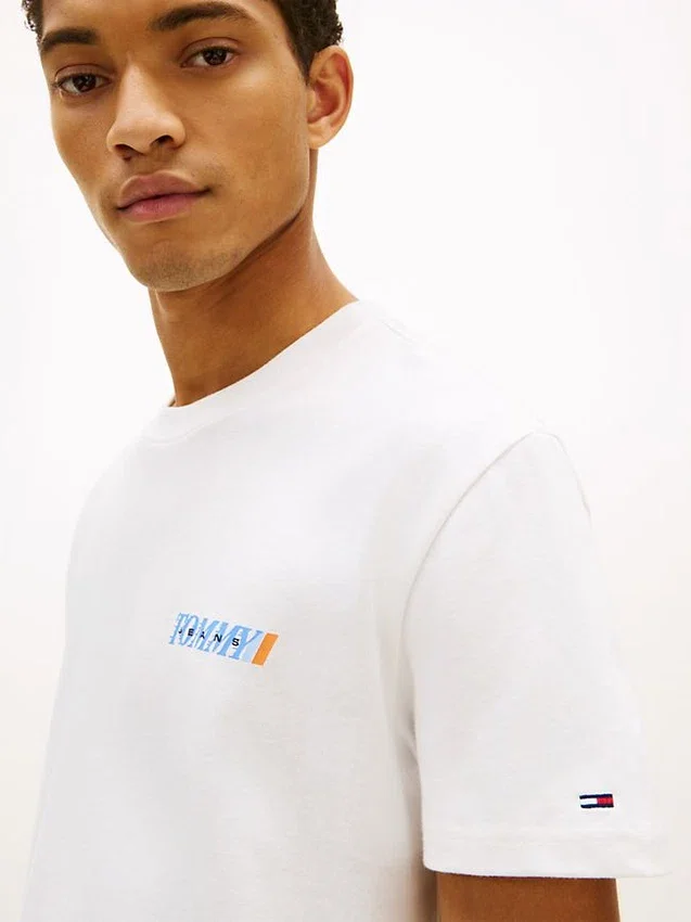 Tommy Jeans T-Shirt mit Logo auf der Rückseite Tommy Jeans T-Shirt mit Logo auf der Rückseite