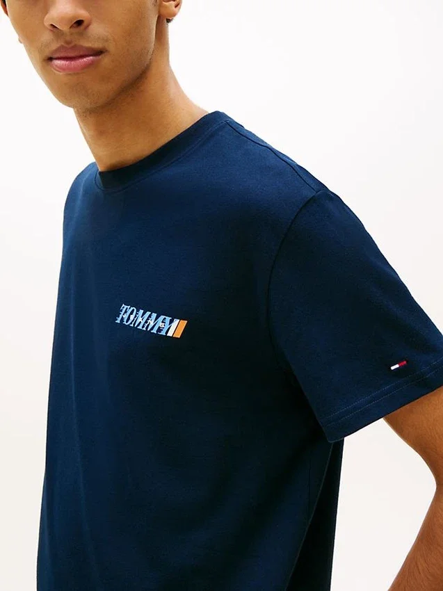 Tommy Jeans T-Shirt mit Logo auf der Rückseite Tommy Jeans T-Shirt mit Logo auf der Rückseite