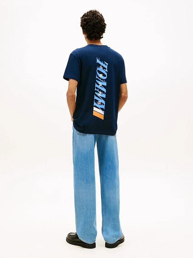 Tommy Jeans T-Shirt mit Logo auf der Rückseite Tommy Jeans T-Shirt mit Logo auf der Rückseite