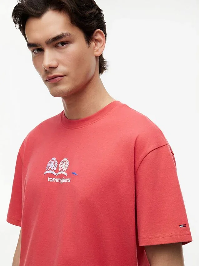 Tommy Jeans T-Shirt mit Multi-Crest-Logo Tommy Jeans T-Shirt mit Multi-Crest-Logo