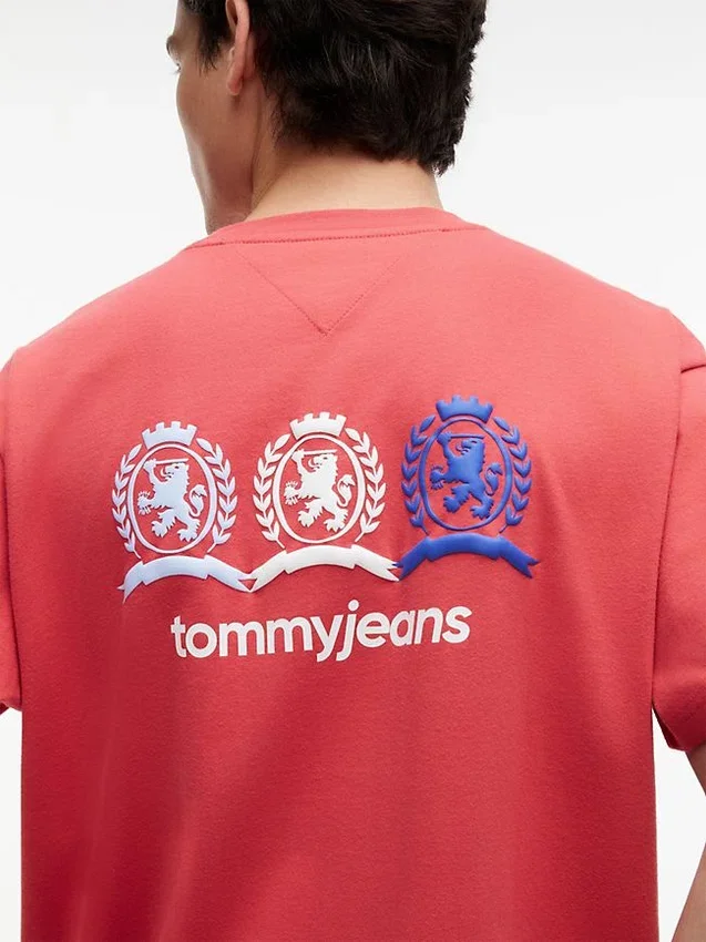 Tommy Jeans T-Shirt mit Multi-Crest-Logo Tommy Jeans T-Shirt mit Multi-Crest-Logo