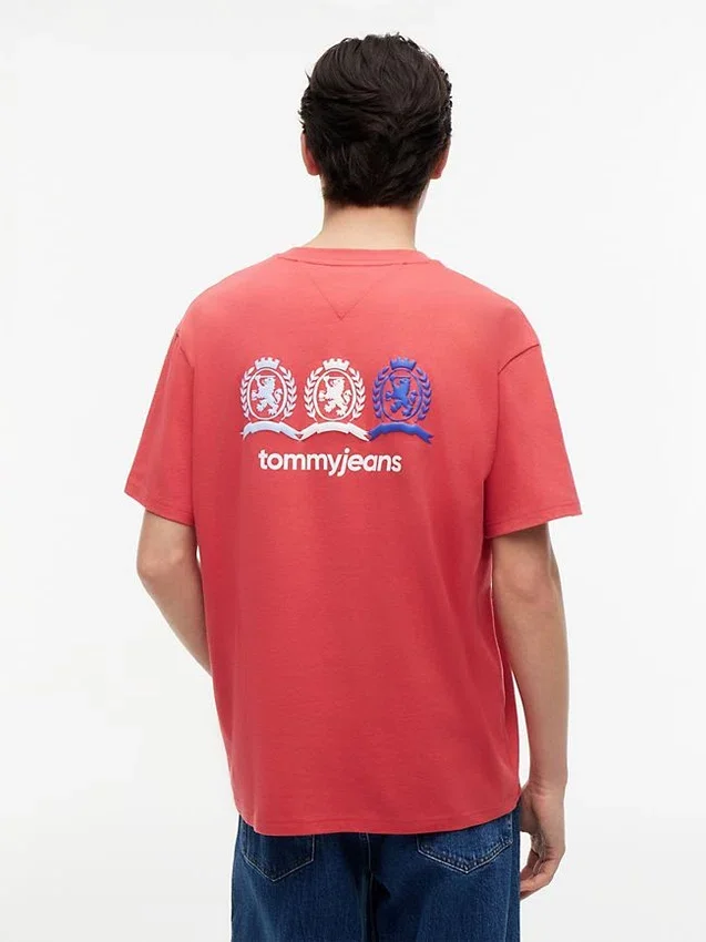 Tommy Jeans T-Shirt mit Multi-Crest-Logo Tommy Jeans T-Shirt mit Multi-Crest-Logo