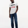Tommy x Cadillac F1® Team Chevron T-Shirt für Kinder Tommy x Cadillac F1® Team Chevron T-Shirt für Kinder