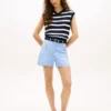 Twill-Shorts mit Goldknöpfen und Taschen Twill-Shorts mit Goldknöpfen und Taschen