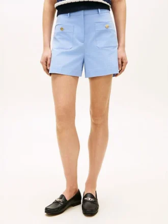 Twill-Shorts mit Goldknöpfen und Taschen