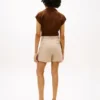 Twill-Shorts mit Goldknöpfen und Taschen Twill-Shorts mit Goldknöpfen und Taschen