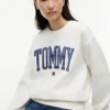 Varsity Tommy Logo Sweatshirt mit Rundhalsausschnitt Varsity Tommy Logo Sweatshirt mit Rundhalsausschnitt