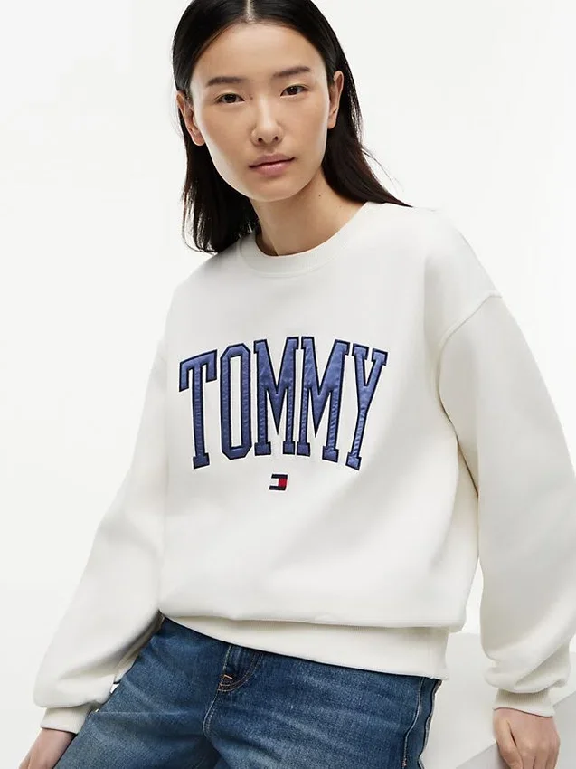 Varsity Tommy Logo Sweatshirt mit Rundhalsausschnitt Varsity Tommy Logo Sweatshirt mit Rundhalsausschnitt