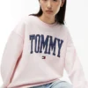 Varsity Tommy Logo Sweatshirt mit Rundhalsausschnitt Varsity Tommy Logo Sweatshirt mit Rundhalsausschnitt
