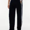 Velours-Jogginghose mit Monogramm-Wappen Velours-Jogginghose mit Monogramm-Wappen