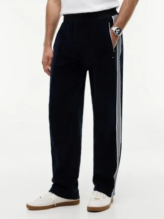Velours-Jogginghose mit Monogramm-Wappen