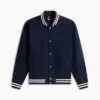 Wasserabweisende Varsity-Jacke mit Flaggenlogo Wasserabweisende Varsity-Jacke mit Flaggenlogo