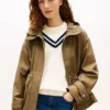 Wasserabweisender kurzer Parka mit Kapuze