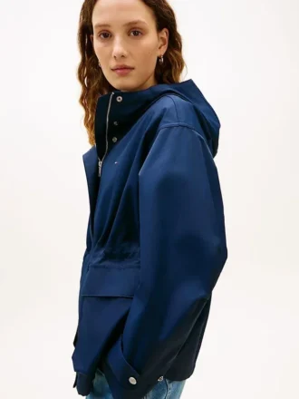 Wasserabweisender kurzer Parka mit Kapuze