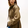 Wasserabweisender kurzer Parka mit Kapuze
