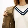 Wasserabweisender kurzer Parka mit Kapuze
