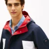 Wendbare, wasserabweisende Kapuzenjacke Wendbare, wasserabweisende Kapuzenjacke