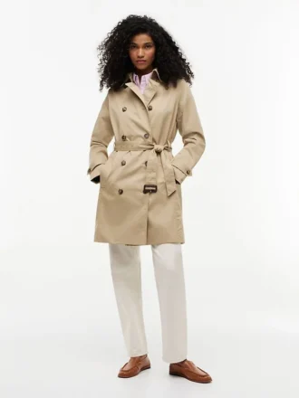 Zweireihiger Trenchcoat mit Gürtel