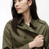 Zweireihiger Trenchcoat mit Gürtel