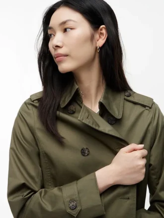 Zweireihiger Trenchcoat mit Gürtel