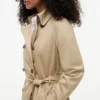 Zweireihiger Trenchcoat mit Gürtel