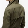 Zweireihiger Trenchcoat mit Gürtel