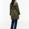 Zweireihiger Trenchcoat mit Gürtel